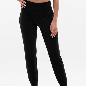 Athleta Salutation Jogger in black, size S